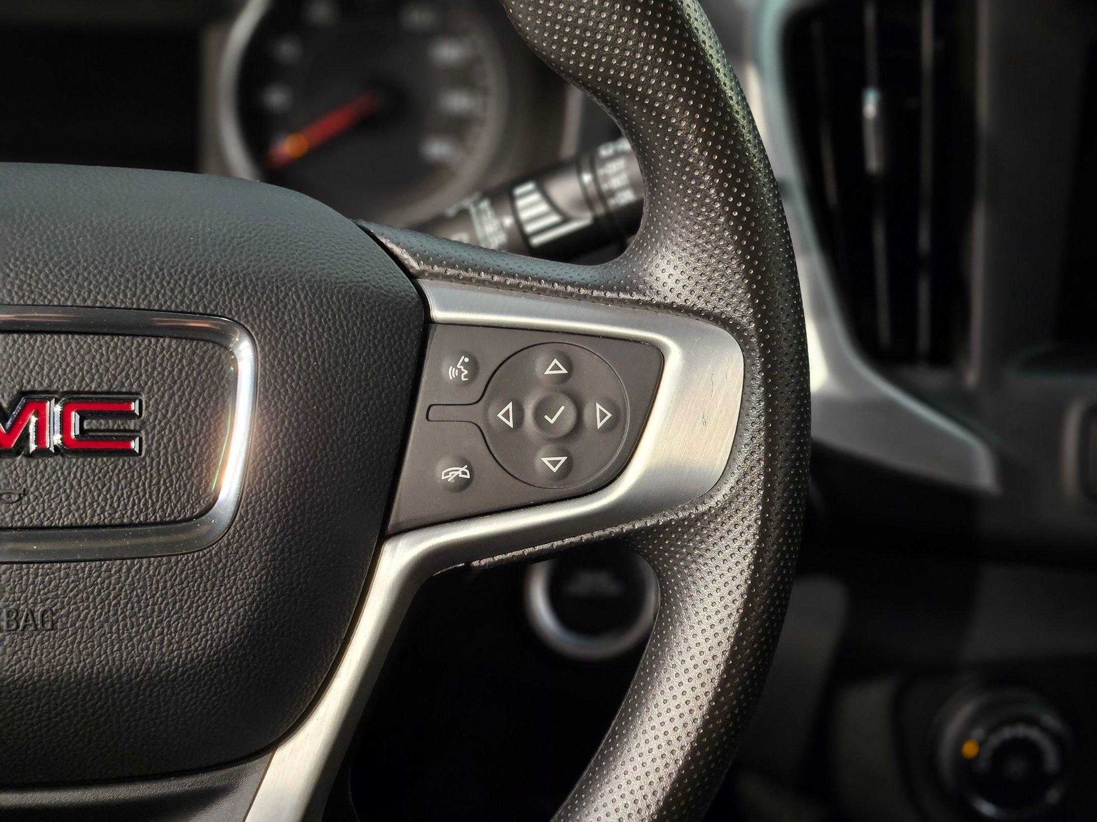Used 2024 GMC Terrain SLE image 27