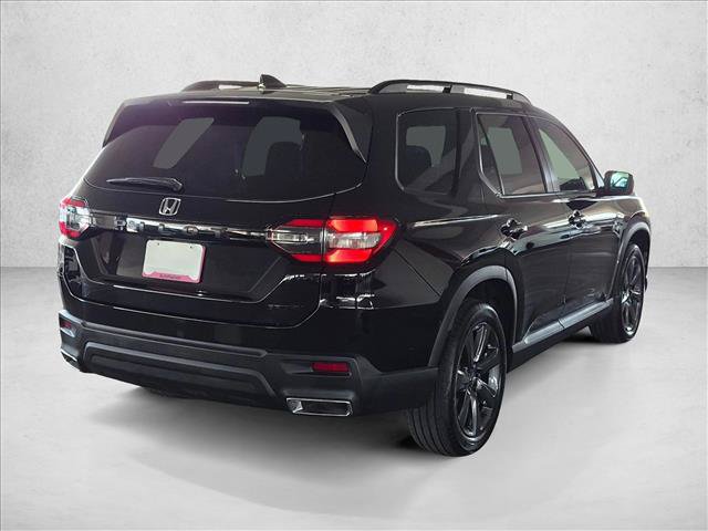 Used 2025 Honda Pilot Sport image 5