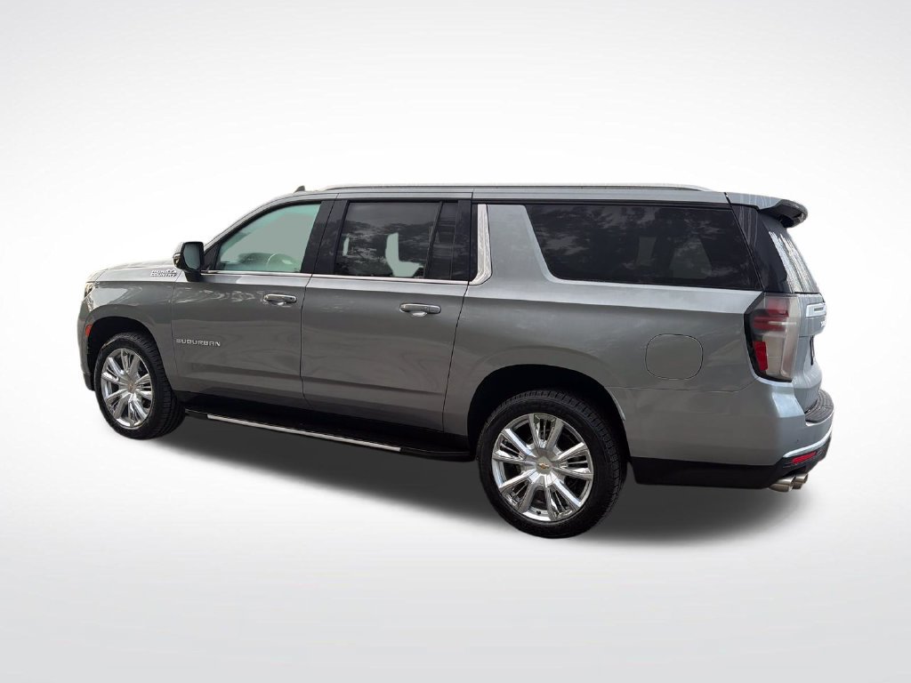 Used 2023 Chevrolet Suburban High Country AWD/4WD image 3