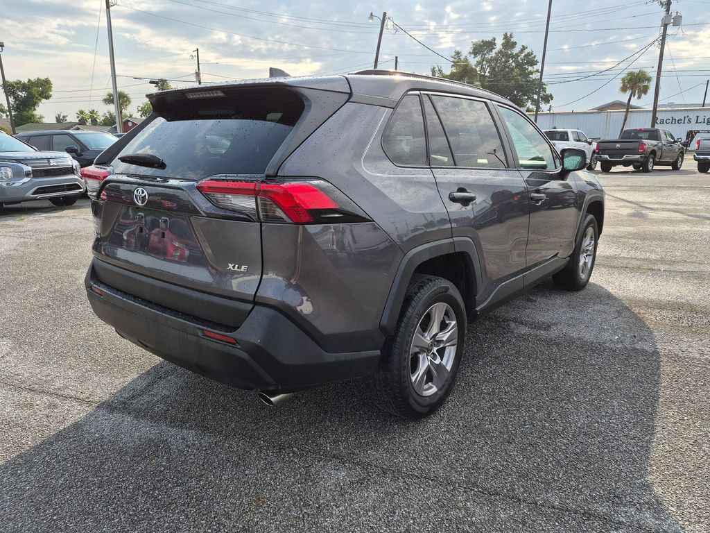Used 2022 Toyota RAV4 XLE FWD image 5