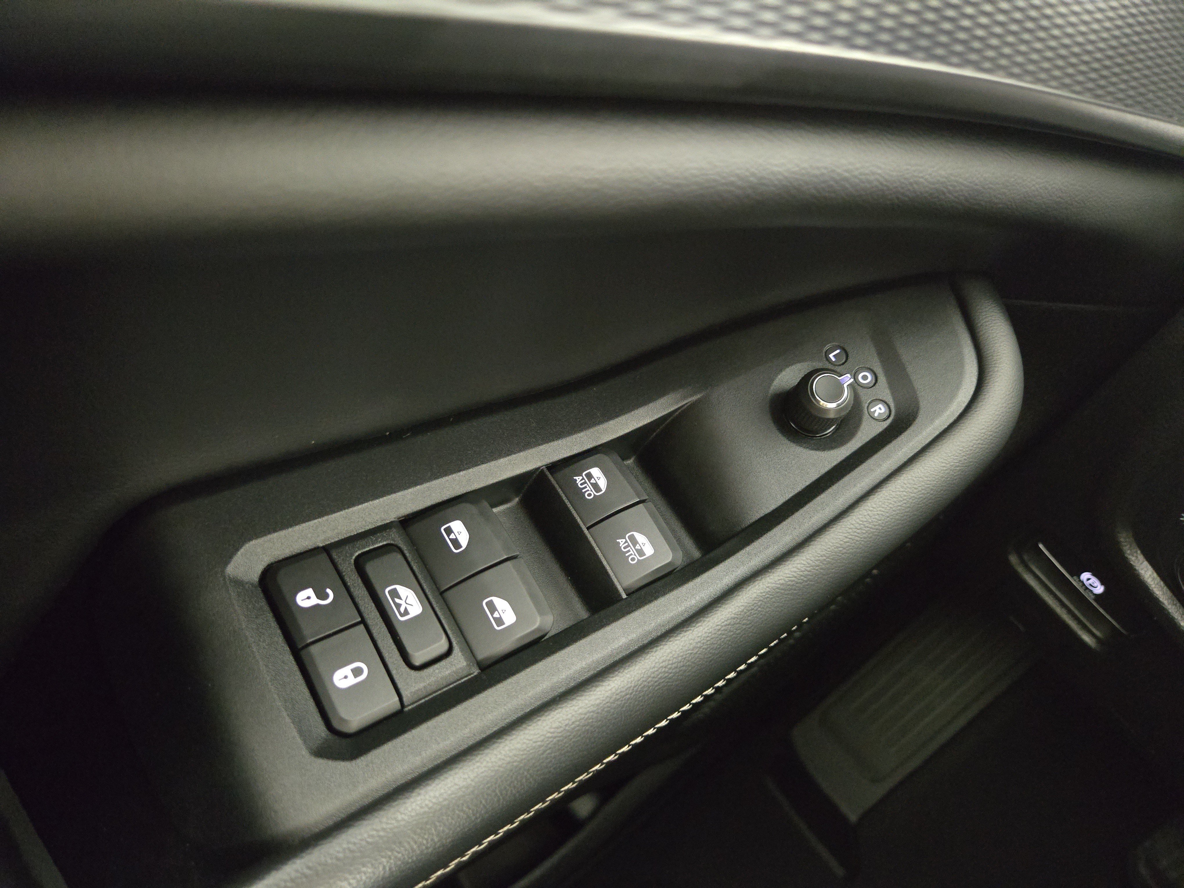 Used 2023 Jeep Grand Cherokee Altitude AWD/4WD image 31
