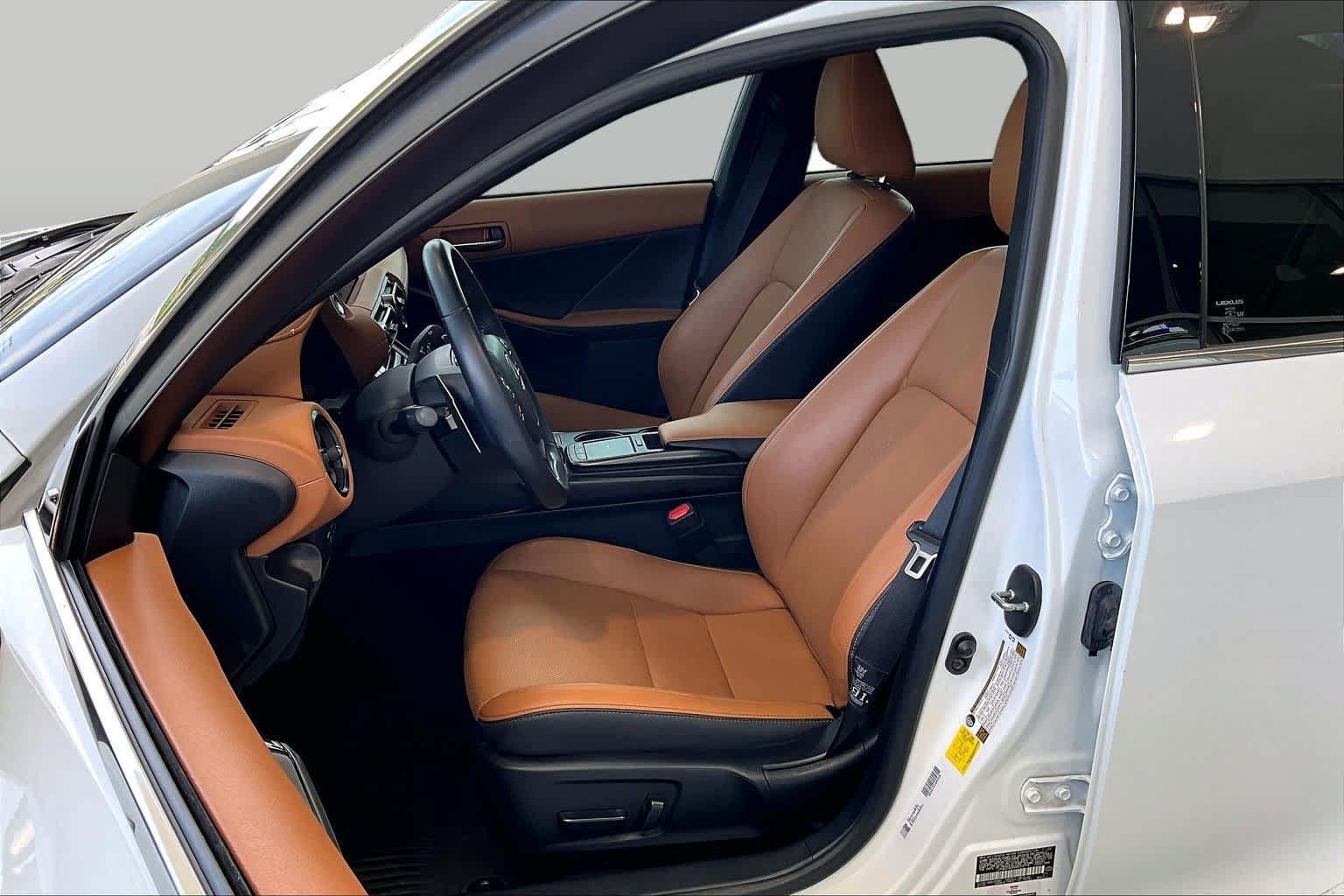 Used 2024 Lexus IS 350 F Sport RWD image 7
