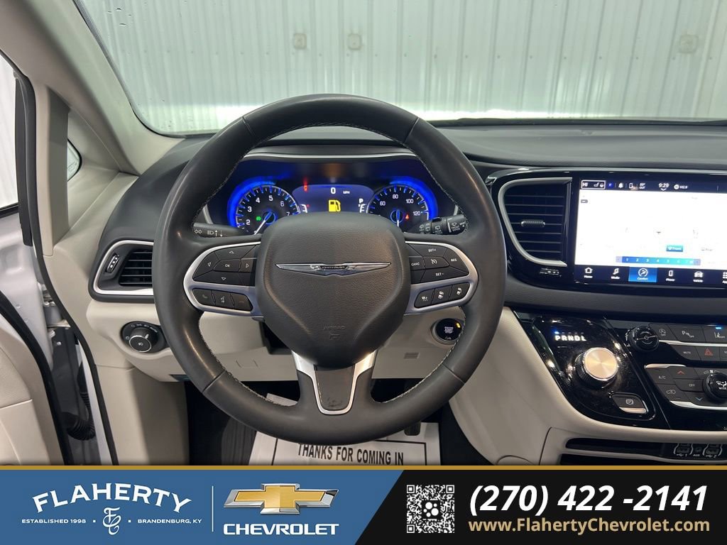 Used 2024 Chrysler Pacifica Touring-L FWD image 23