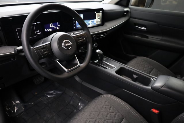 Used 2025 Nissan Kicks SV image 10