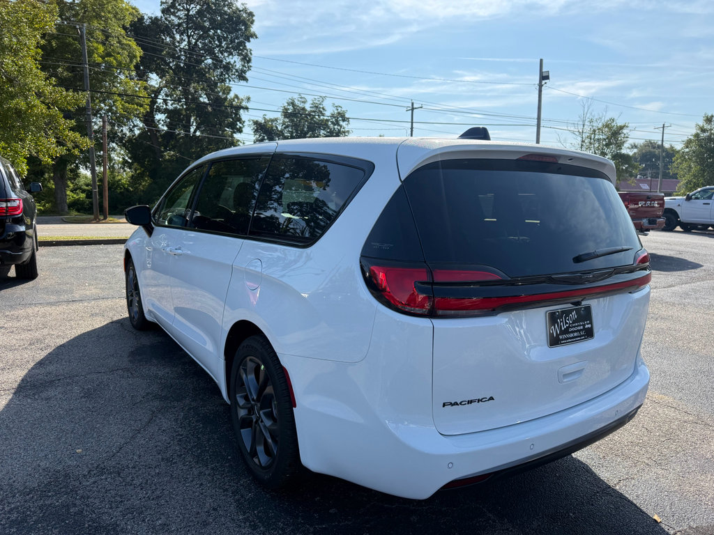 New 2026 Chrysler Pacifica Select image 8