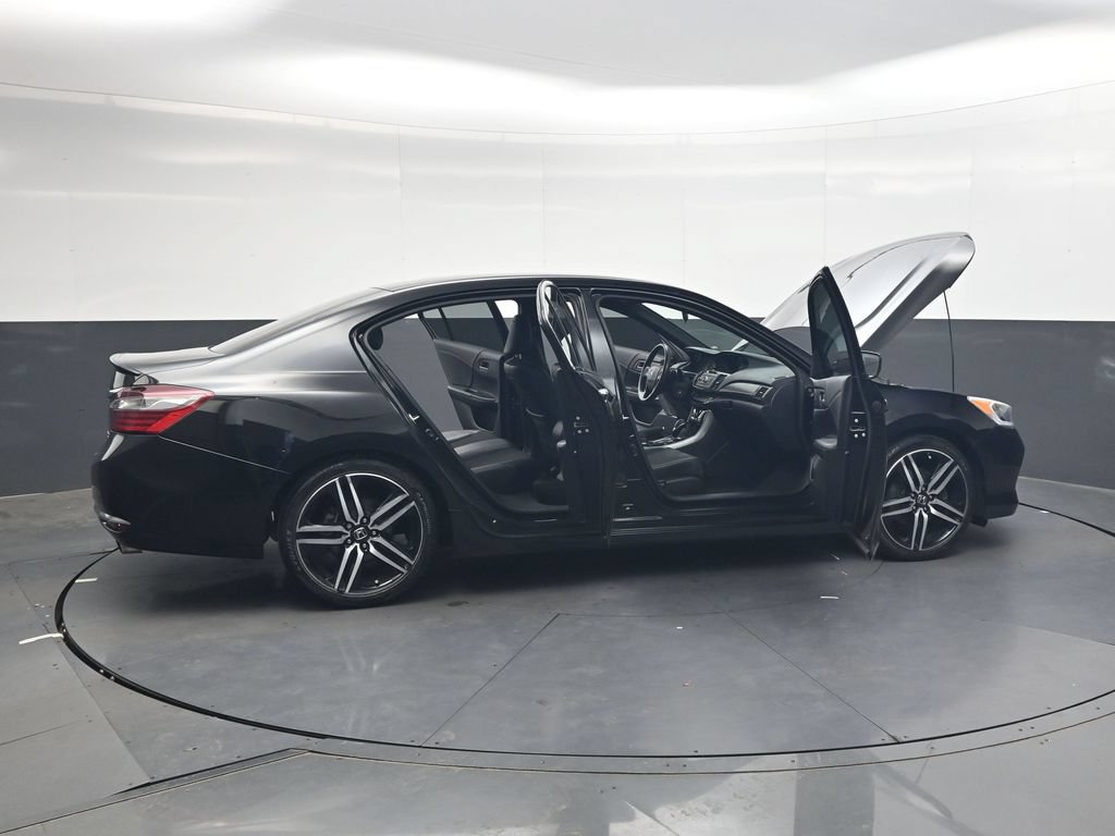 Used 2017 Honda Accord Sport image 35