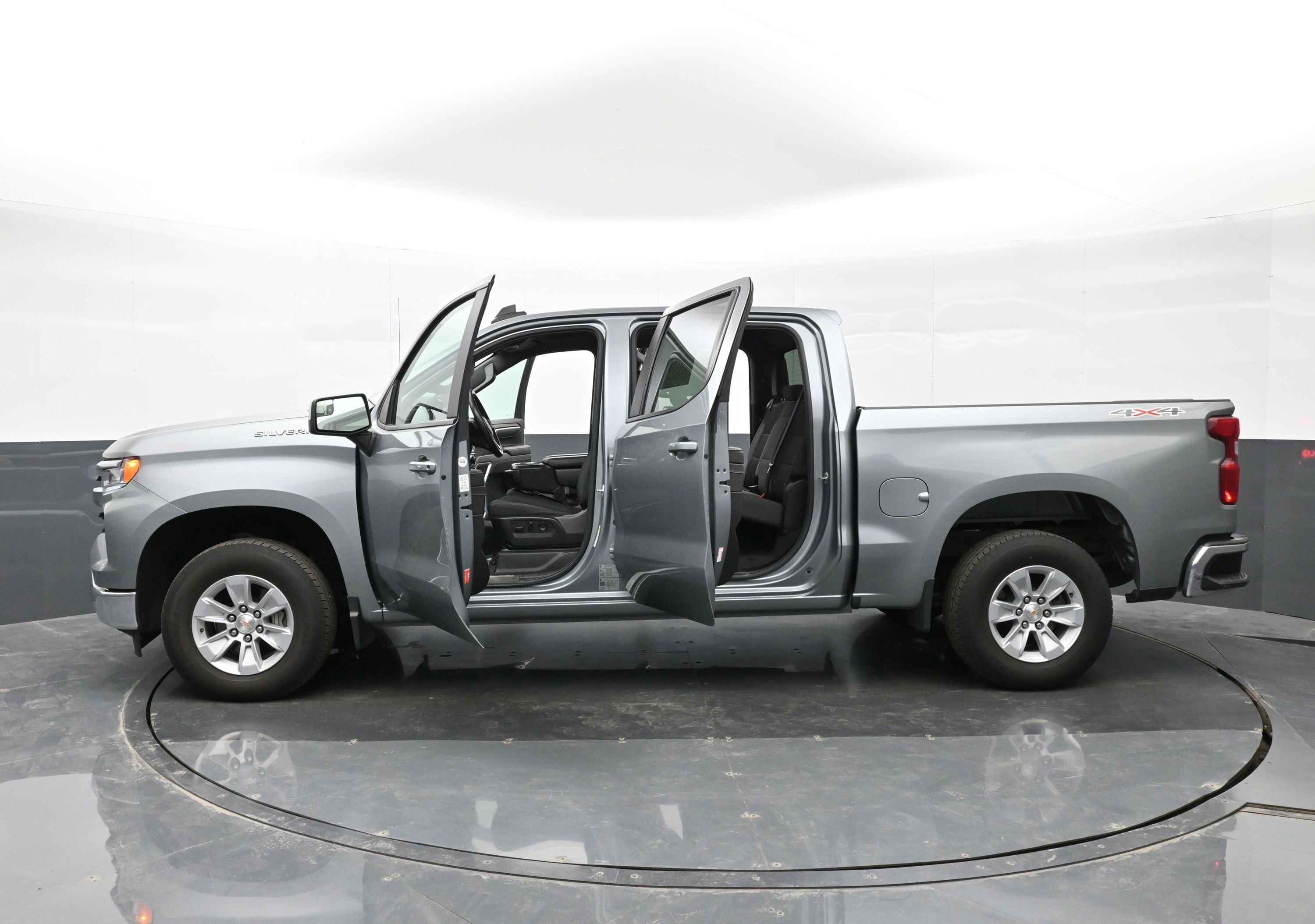Used 2025 Chevrolet Silverado 1500 LT image 46