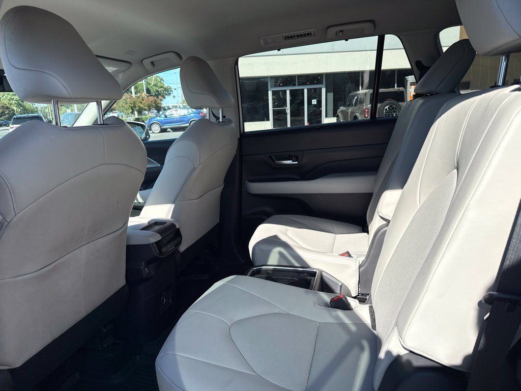 Used 2025 Toyota Grand Highlander FWD image 8