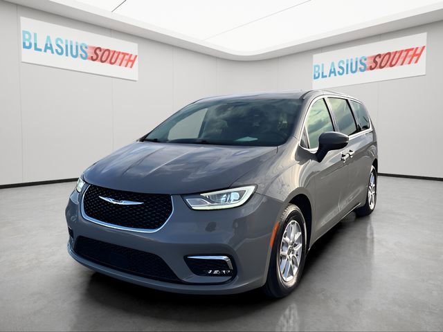 Used 2023 Chrysler Pacifica Touring-L FWD image 7
