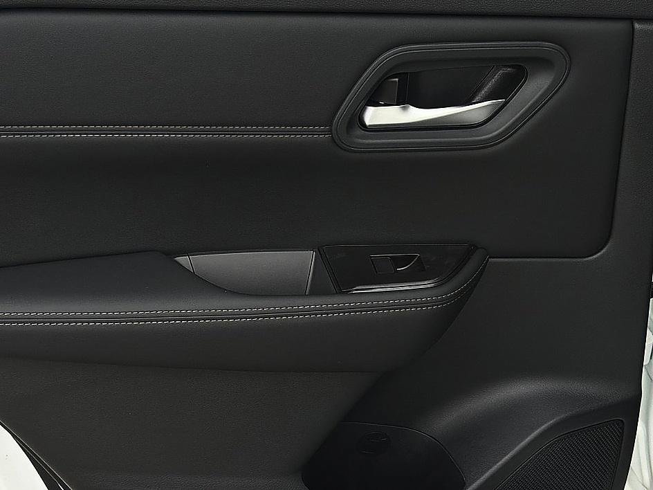 Used 2026 Nissan Rogue Dark Armor FWD image 10