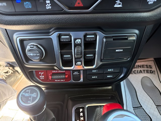 Used 2024 Jeep Wrangler Unlimited AWD/4WD image 23