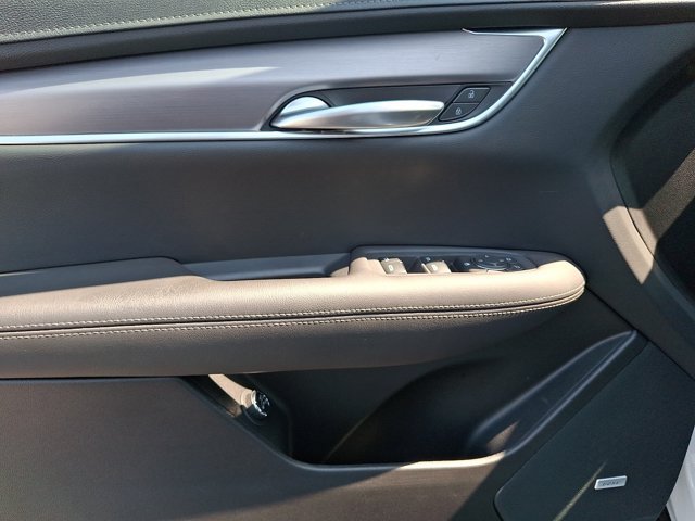 Used 2023 Cadillac XT5 Luxury w/ LPO, Premium Carpet Package AWD/4WD image 12