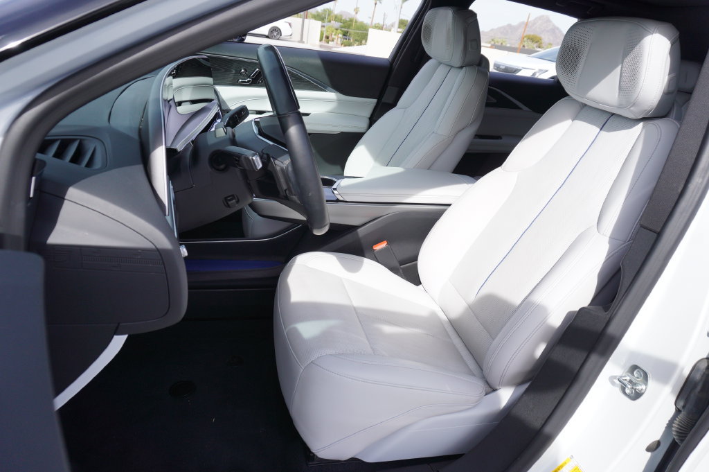 Used 2024 Cadillac Lyriq Luxury AWD/4WD image 14