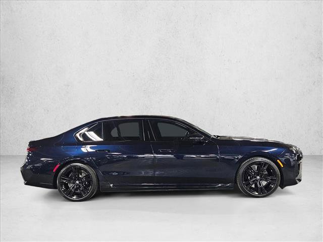 Used 2025 BMW i7 xDrive60 image 4