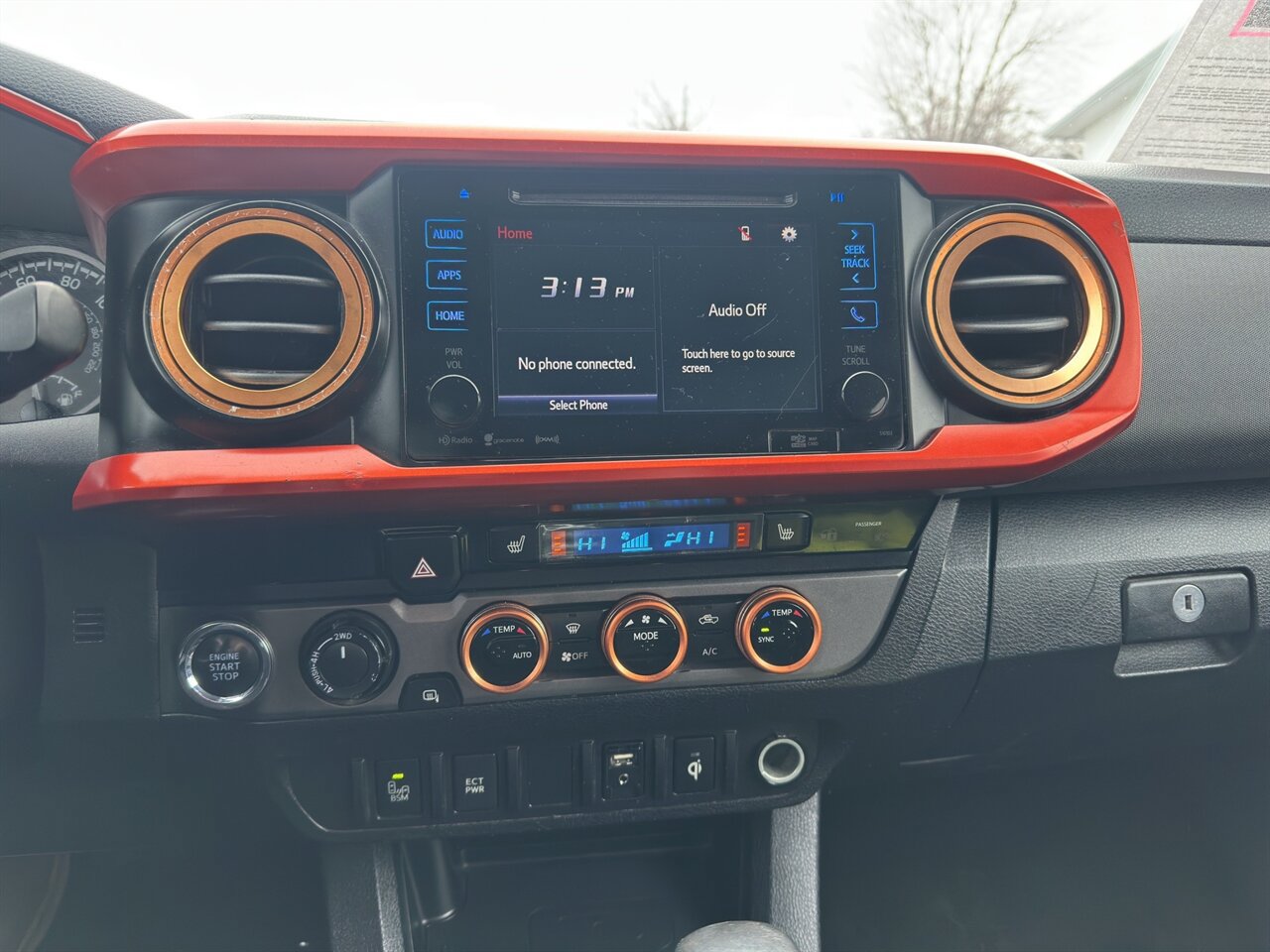 Used 2016 Toyota Tacoma TRD Sport AWD/4WD image 11