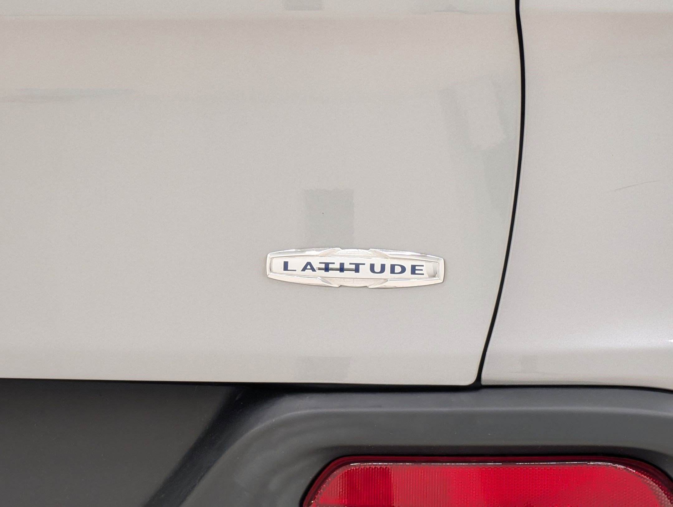 Used 2015 Jeep Cherokee Latitude w/ Cold Weather Group image 21