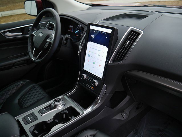 Used 2024 Ford Edge Titanium image 55