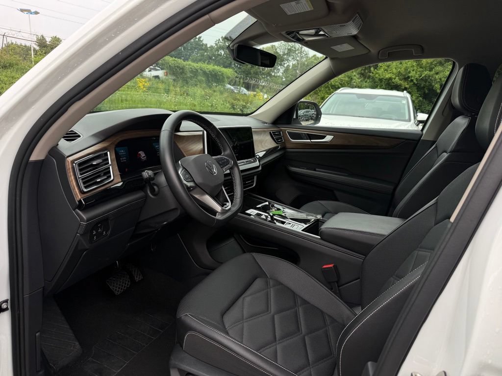 Used 2025 Volkswagen Atlas SE AWD/4WD image 8