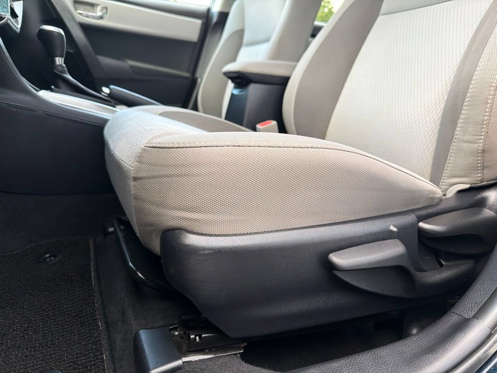 Used 2017 Toyota Corolla LE w/ Carpet Mat Package (TMS) FWD image 15