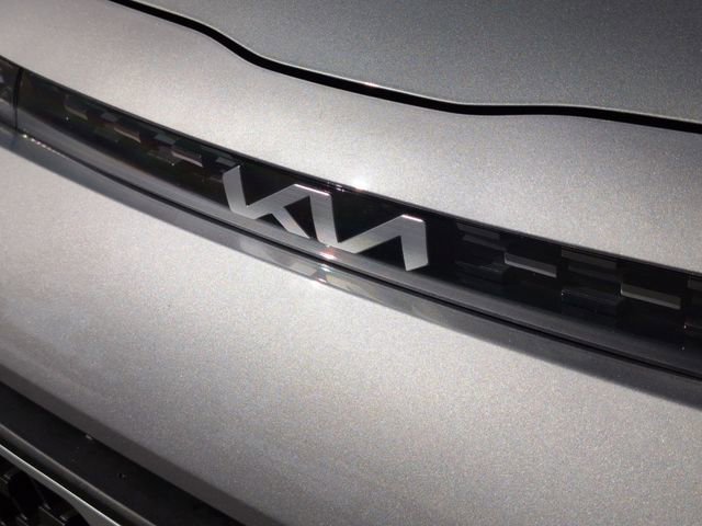 Certified 2025 Kia Soul LX w/ LX Technology Package FWD image 10