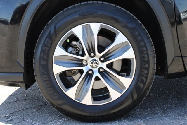 Used 2023 Toyota Highlander L image 11