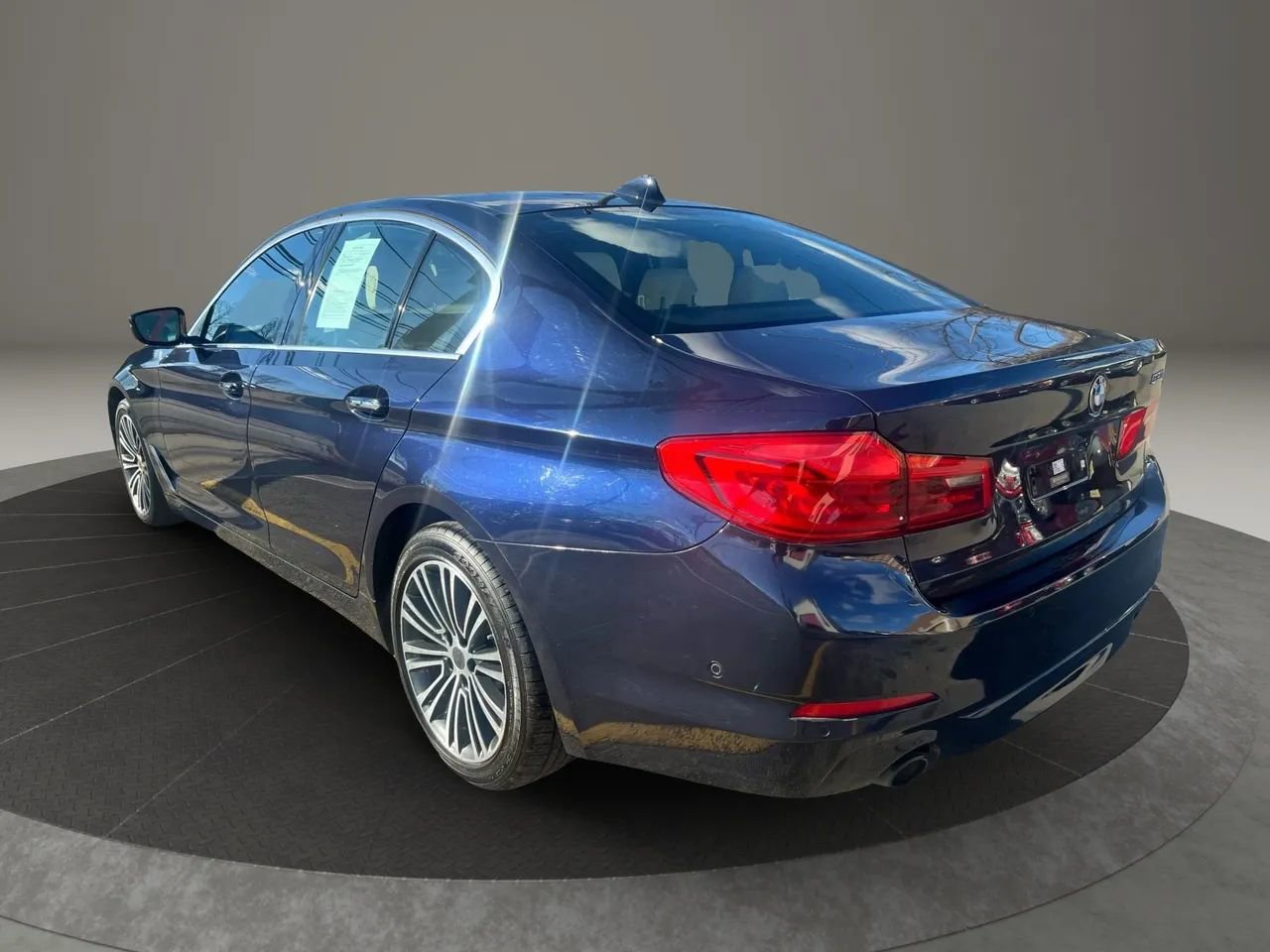 Used 2017 BMW 530i w/ Premium Package image 7