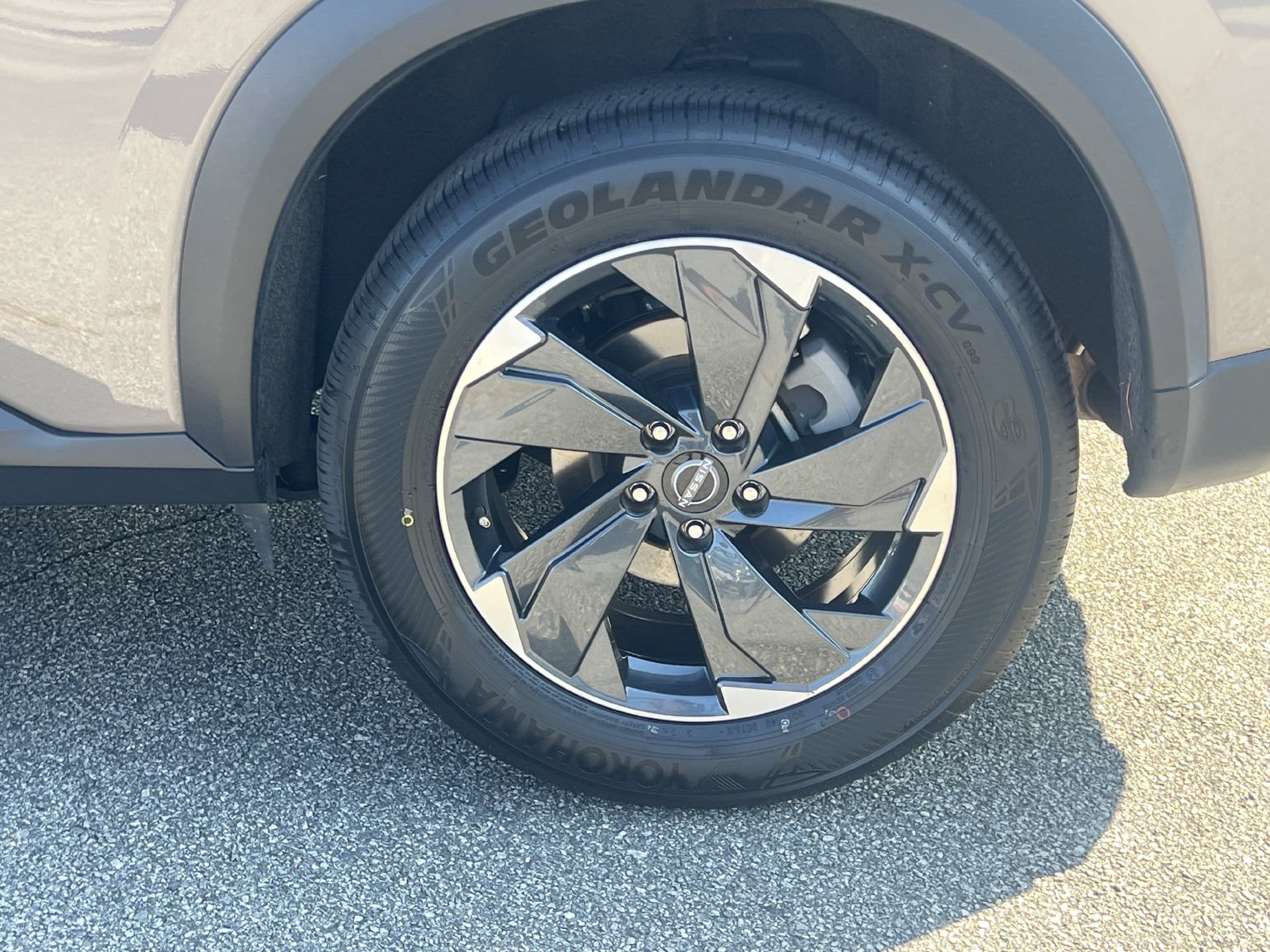 Certified 2025 Nissan Rogue SV FWD image 32