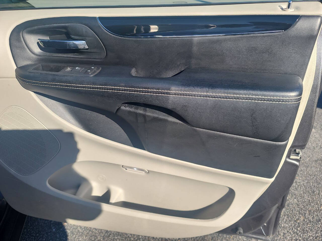 Used 2016 Dodge Grand Caravan SE image 31