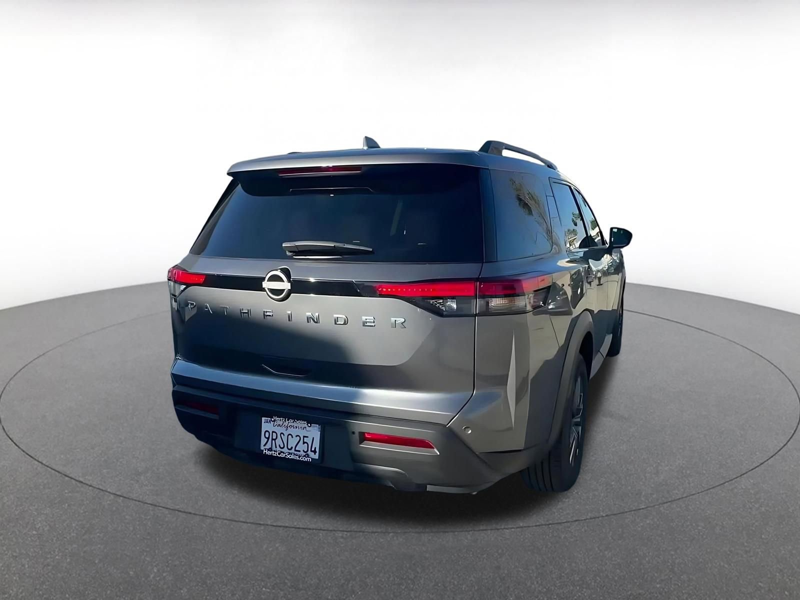 Used 2025 Nissan Pathfinder SV image 12