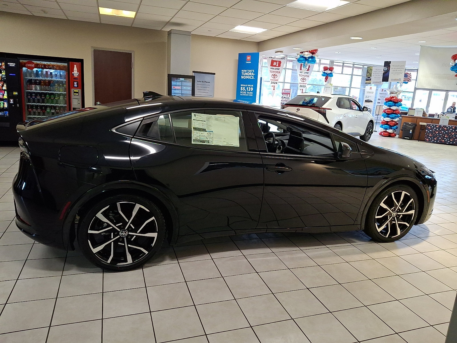 New 2024 Toyota Prius Prime Premium FWD image 8