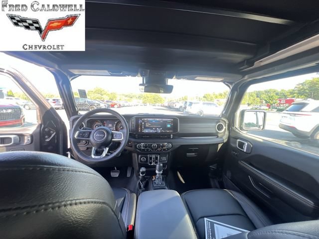 Used 2024 Jeep Wrangler Unlimited Sahara w/ Technology Group AWD/4WD image 25