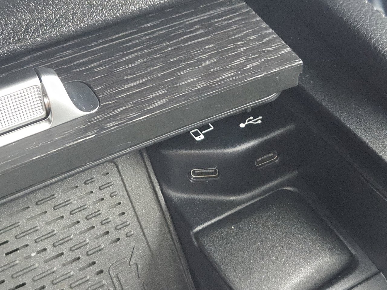 Used 2021 Mercedes-Benz C 300 4MATIC Sedan w/ Premium Package image 11