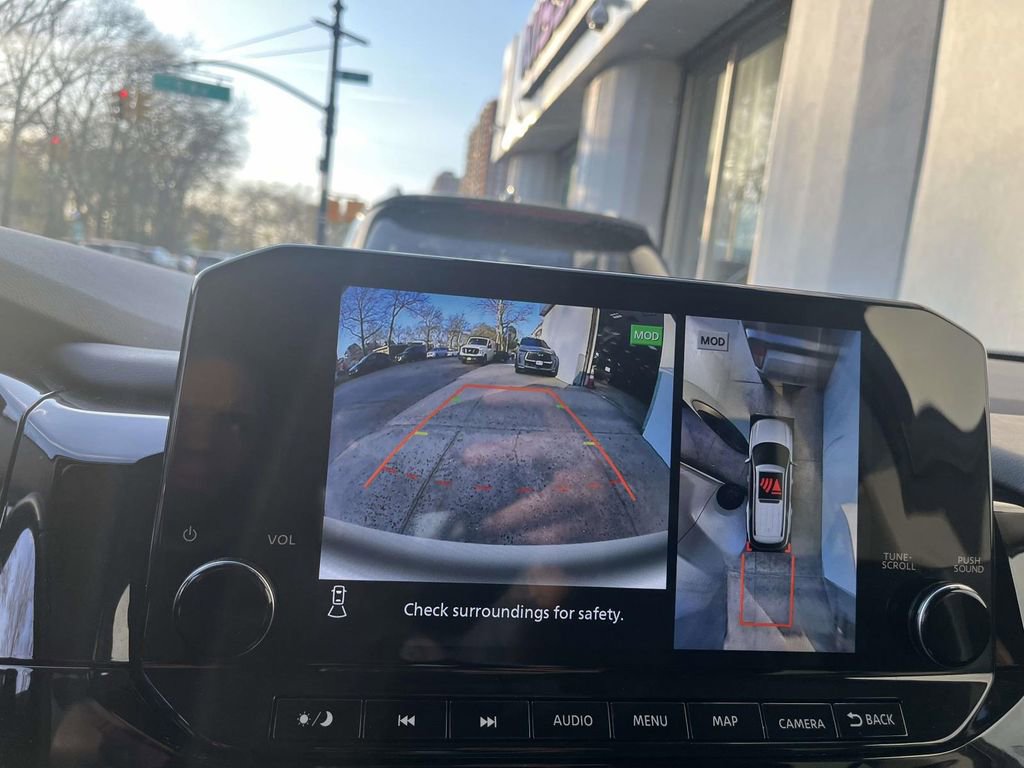 Used 2024 Nissan Pathfinder SL w/ SL Premium Package image 17