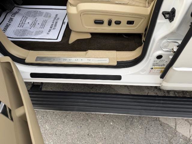 Used 2017 Lincoln Navigator L Reserve AWD/4WD image 10