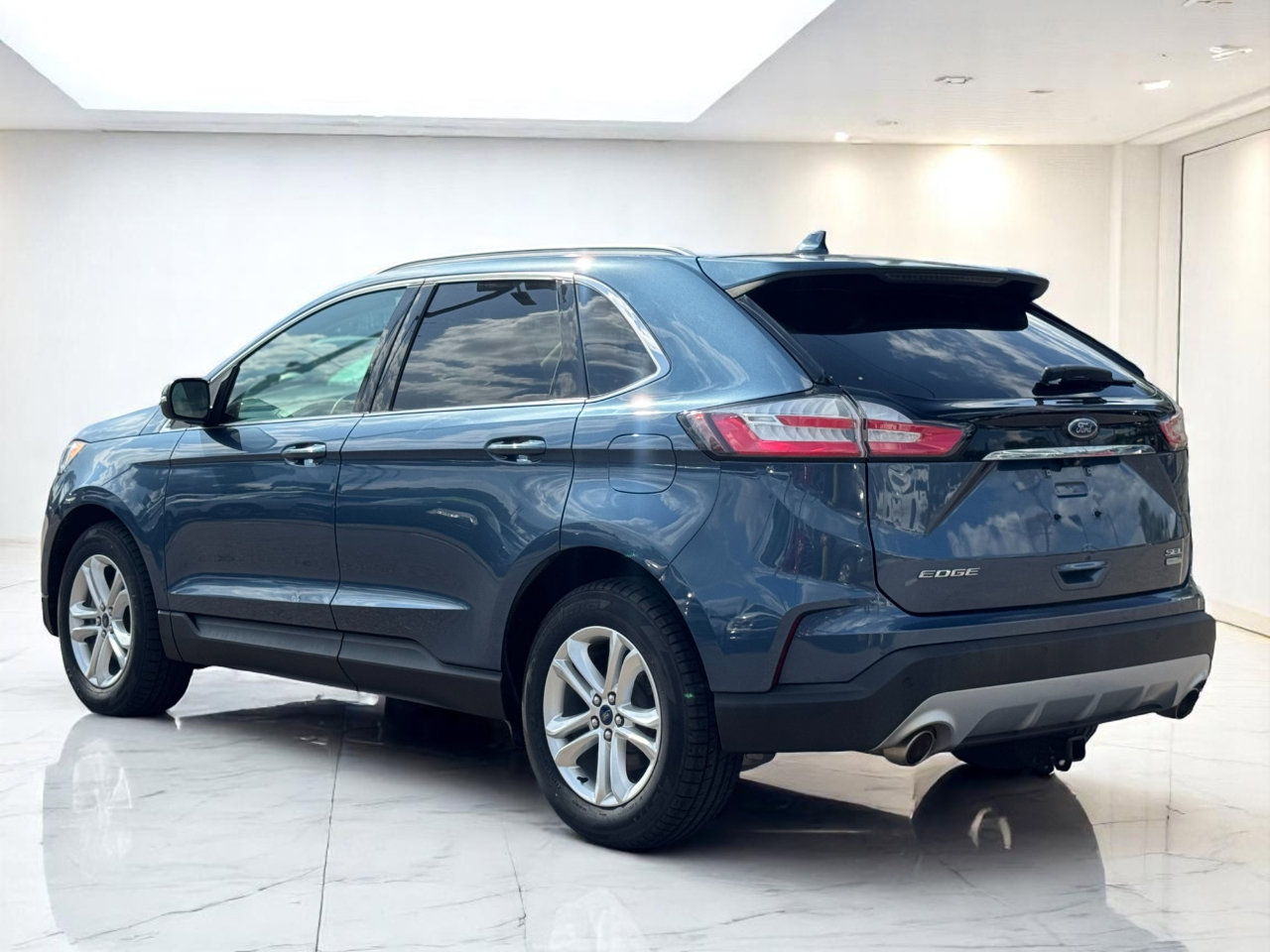 Used 2019 Ford Edge SEL w/ Equipment Group 201A image 7
