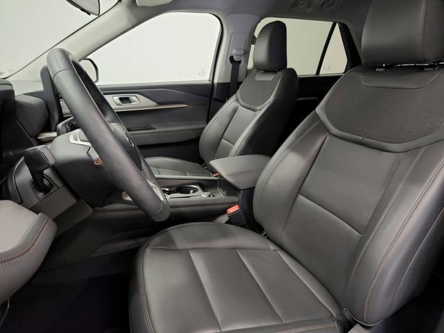 Used 2025 Ford Explorer Active w/ Active Comfort Package image 18