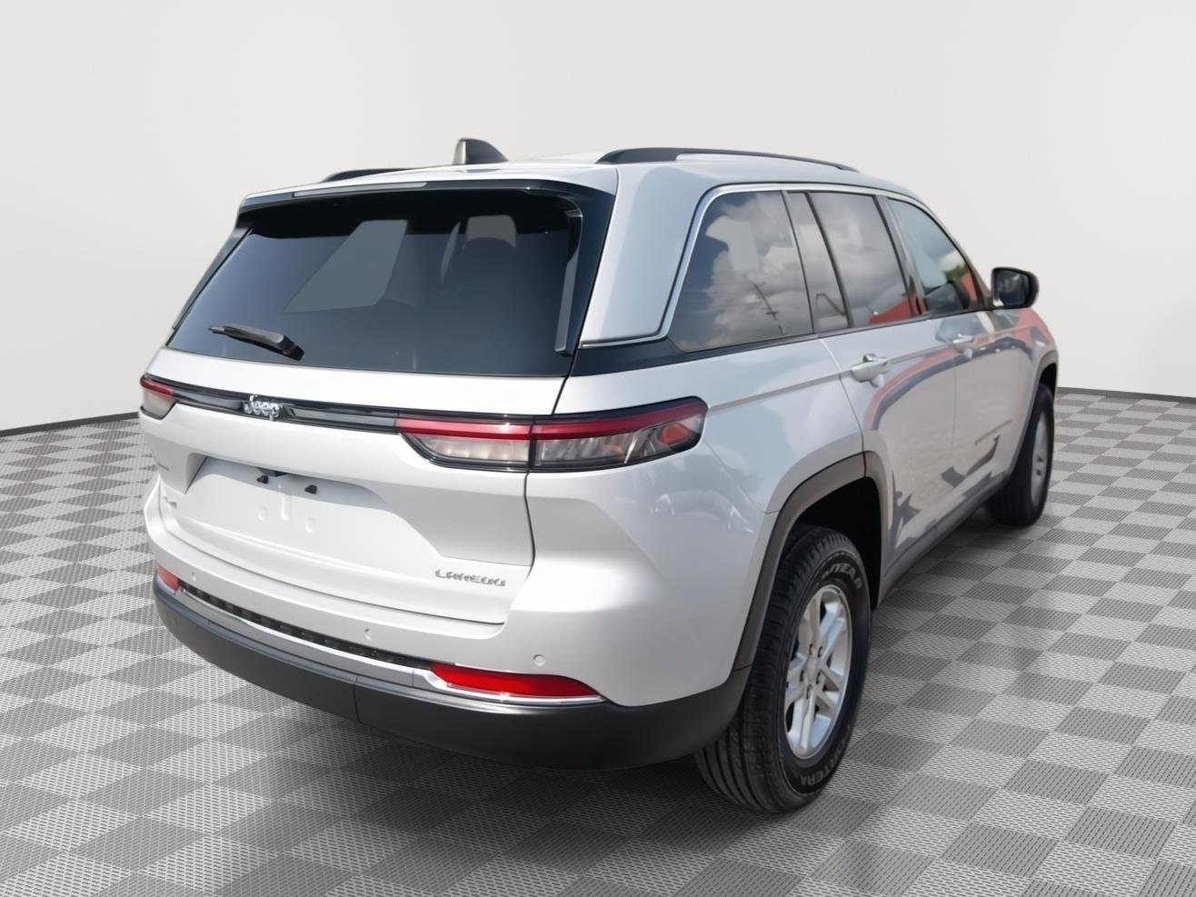 Used 2023 Jeep Grand Cherokee Laredo image 19