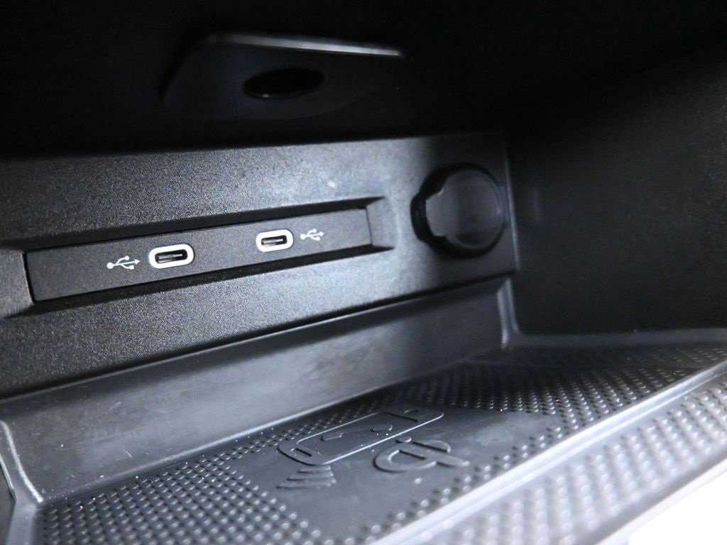 Certified 2024 Volkswagen Taos SE image 33