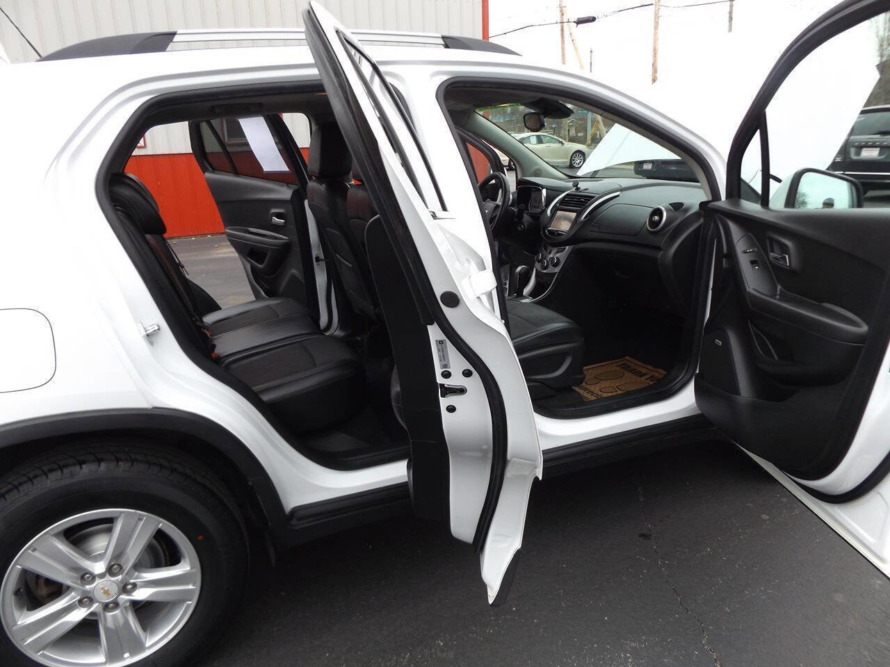 Used 2016 Chevrolet Trax LT w/ LT Sun and Sound Package image 20