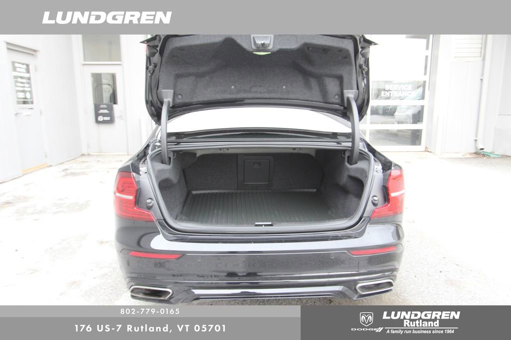Used 2022 Volvo S60 B5 Momentum w/ Premium Package AWD/4WD image 38