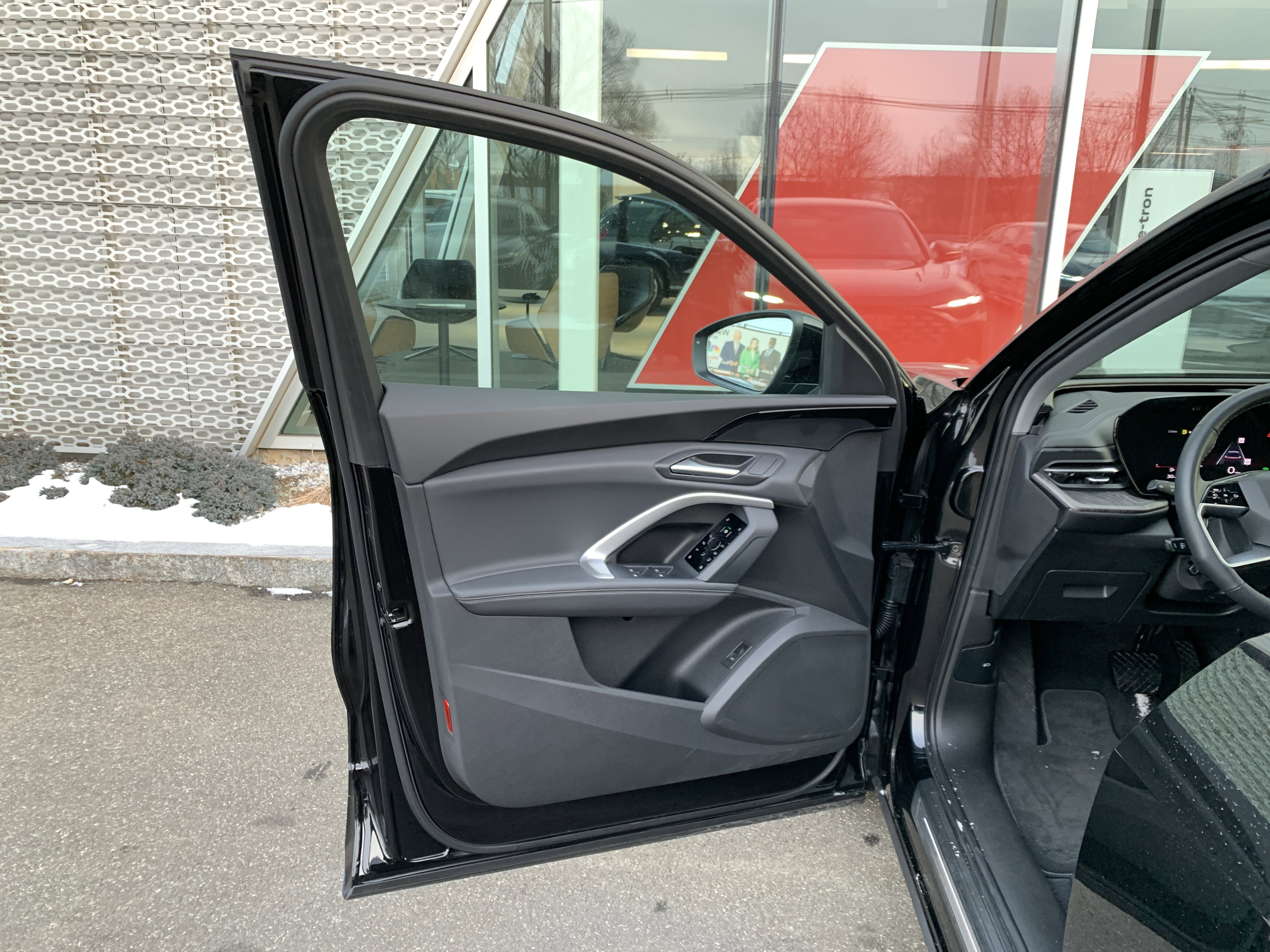 Certified 2025 Audi Q5 Premium w/ Convenience Package image 8