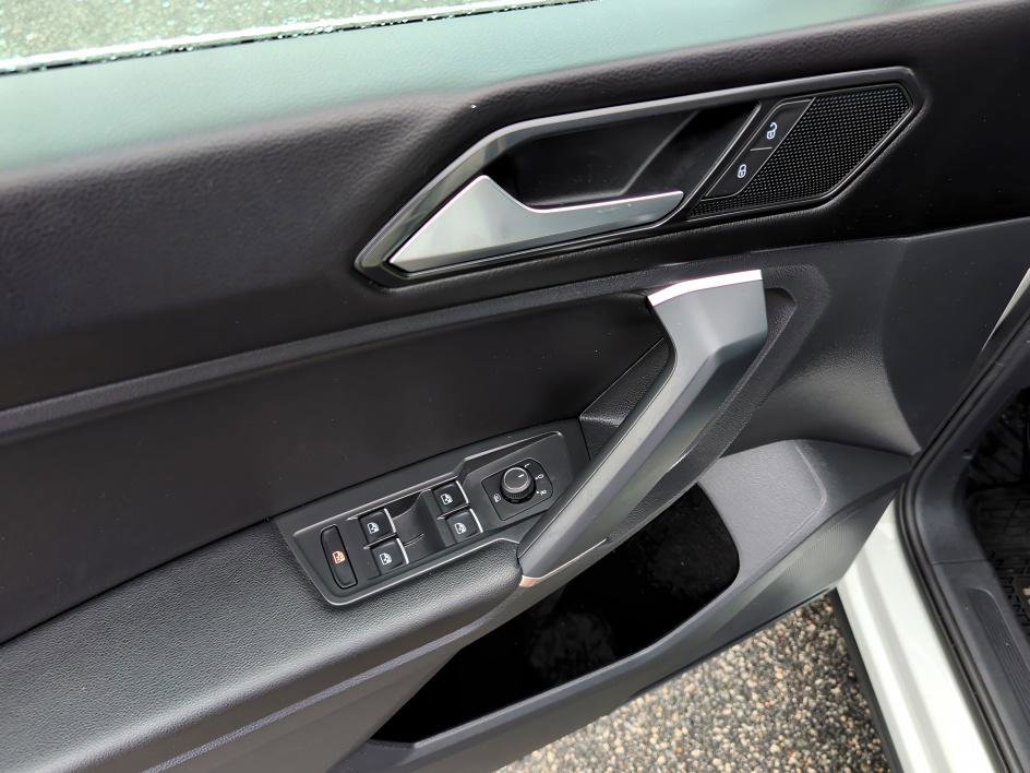 Used 2018 Volkswagen Tiguan SE image 17