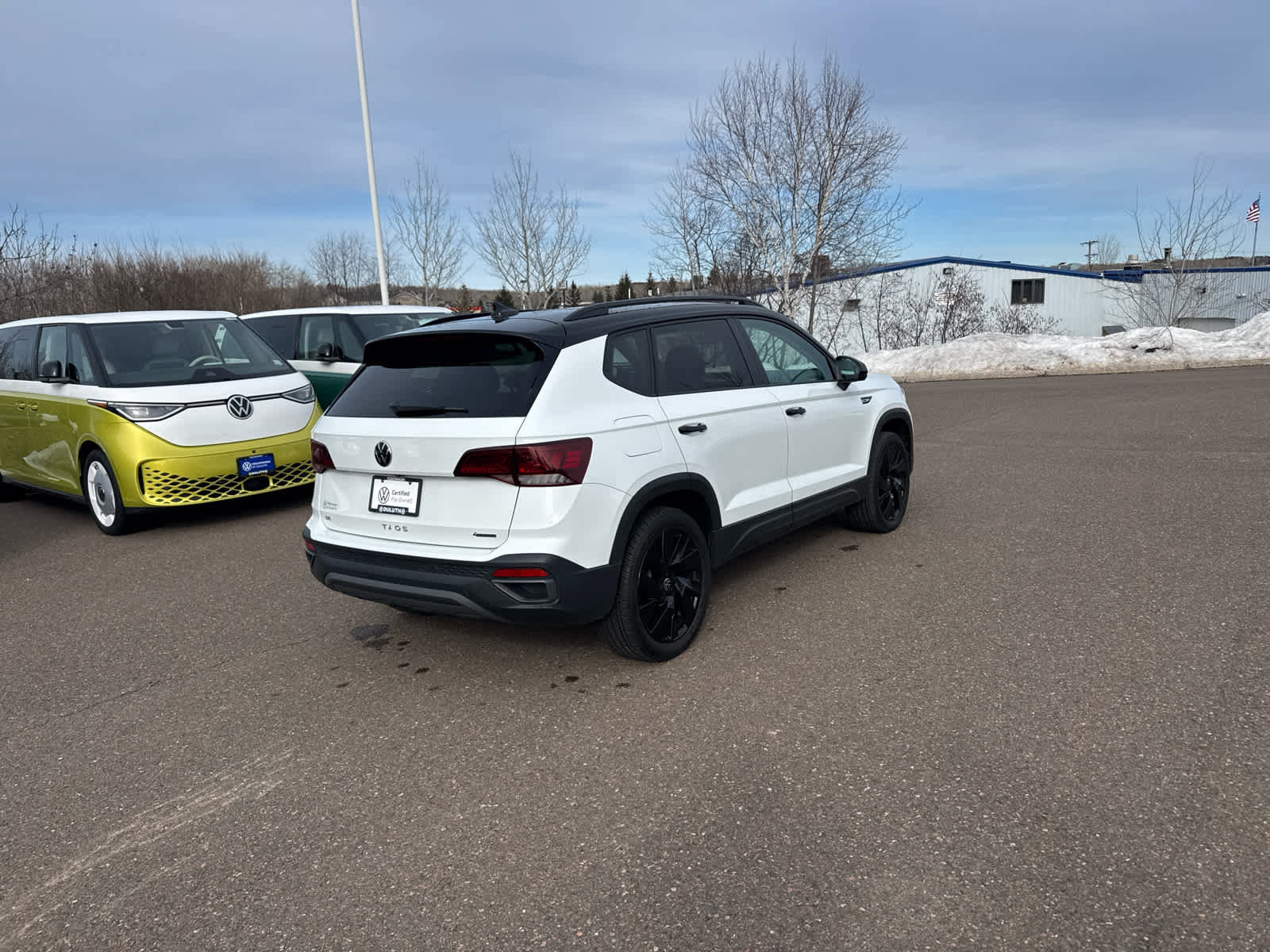 Certified 2024 Volkswagen Taos SE image 5