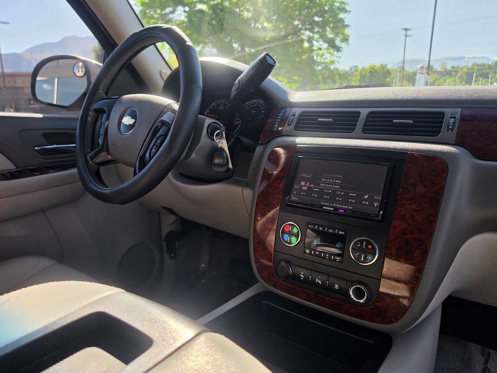 Used 2009 Chevrolet Suburban LT AWD/4WD image 17