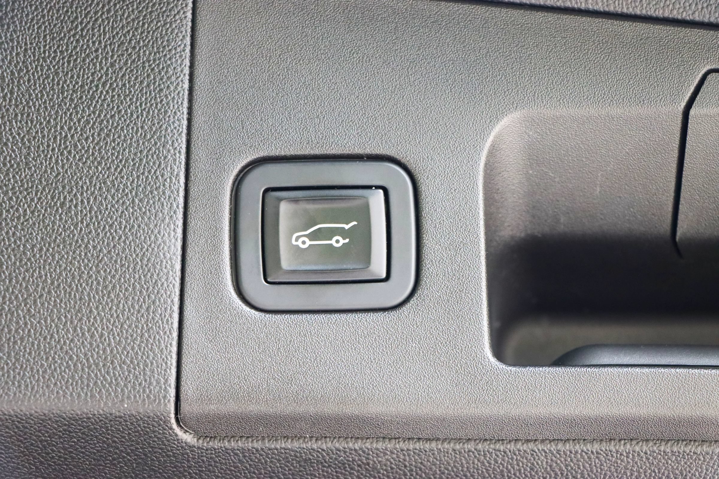 Used 2018 Cadillac XT5 Luxury w/ Driver Awareness Package FWD image 25