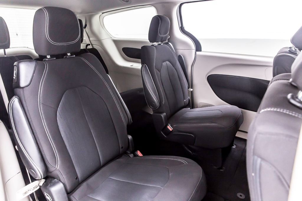 Used 2022 Chrysler Voyager LX image 34