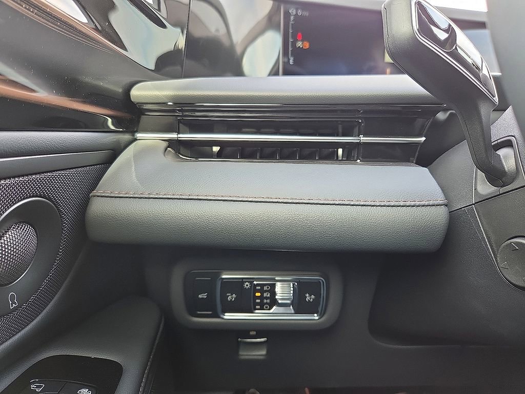 New 2026 Lincoln Nautilus Reserve AWD/4WD image 17
