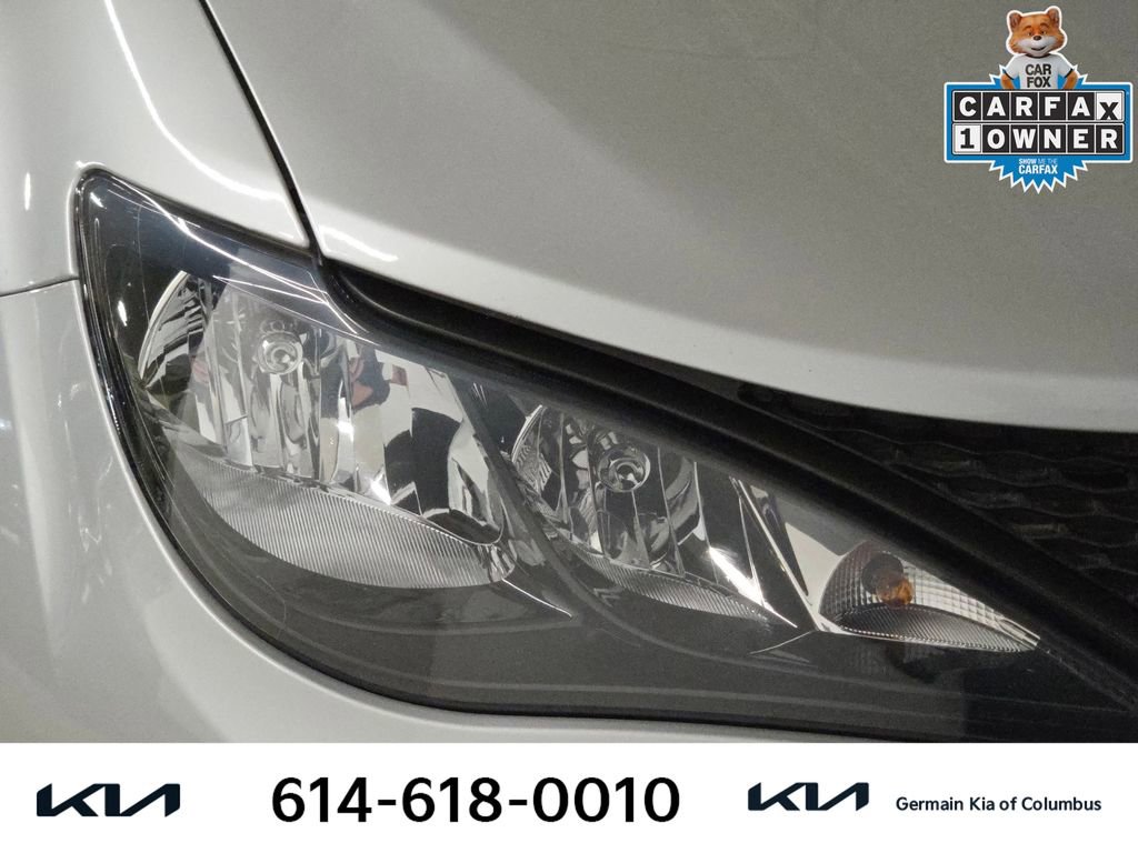 Used 2023 Chrysler Voyager LX image 15