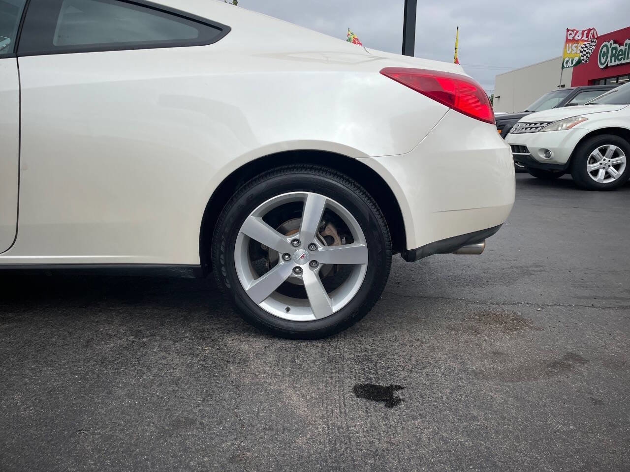 Used 2009 Pontiac G6 GT w/ Sun And Sound Plus Package FWD image 12