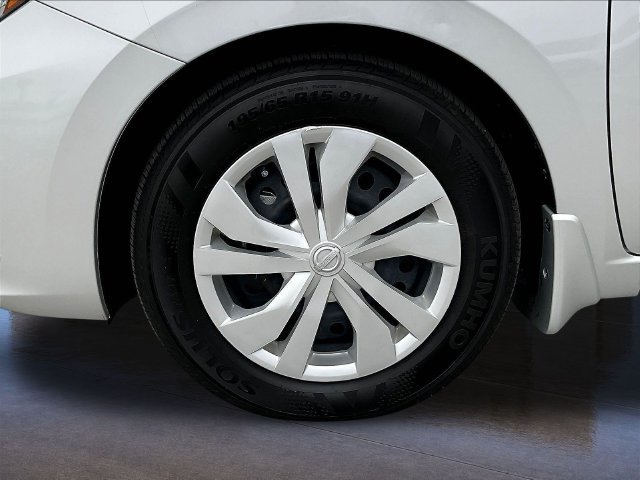 Used 2024 Nissan Versa S w/ Trunk Package FWD image 32